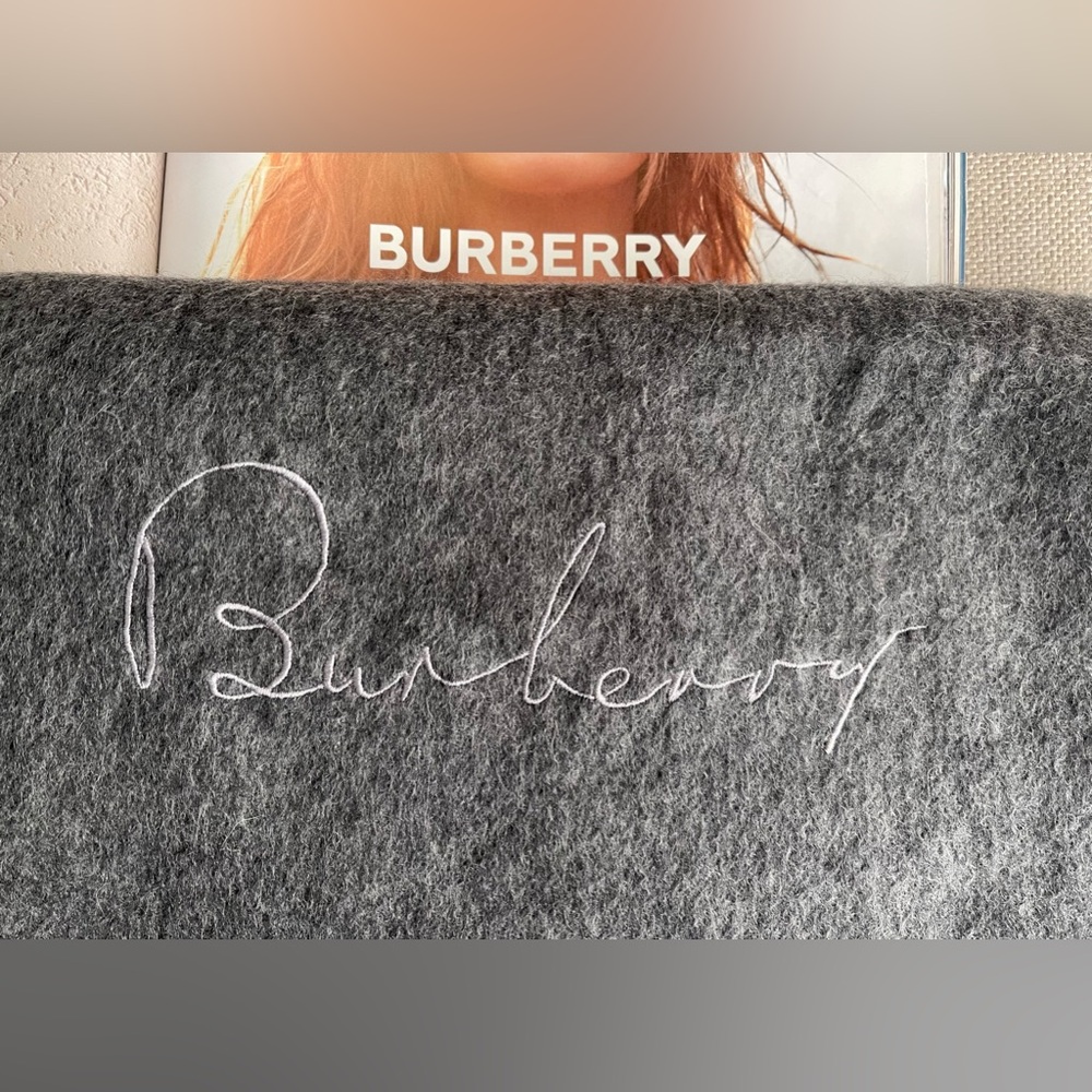 Burberry Solid Cursive Logo 100% Cashmere Scarf In Medium Gray Size 12”x 74” - Picture 2 of 9